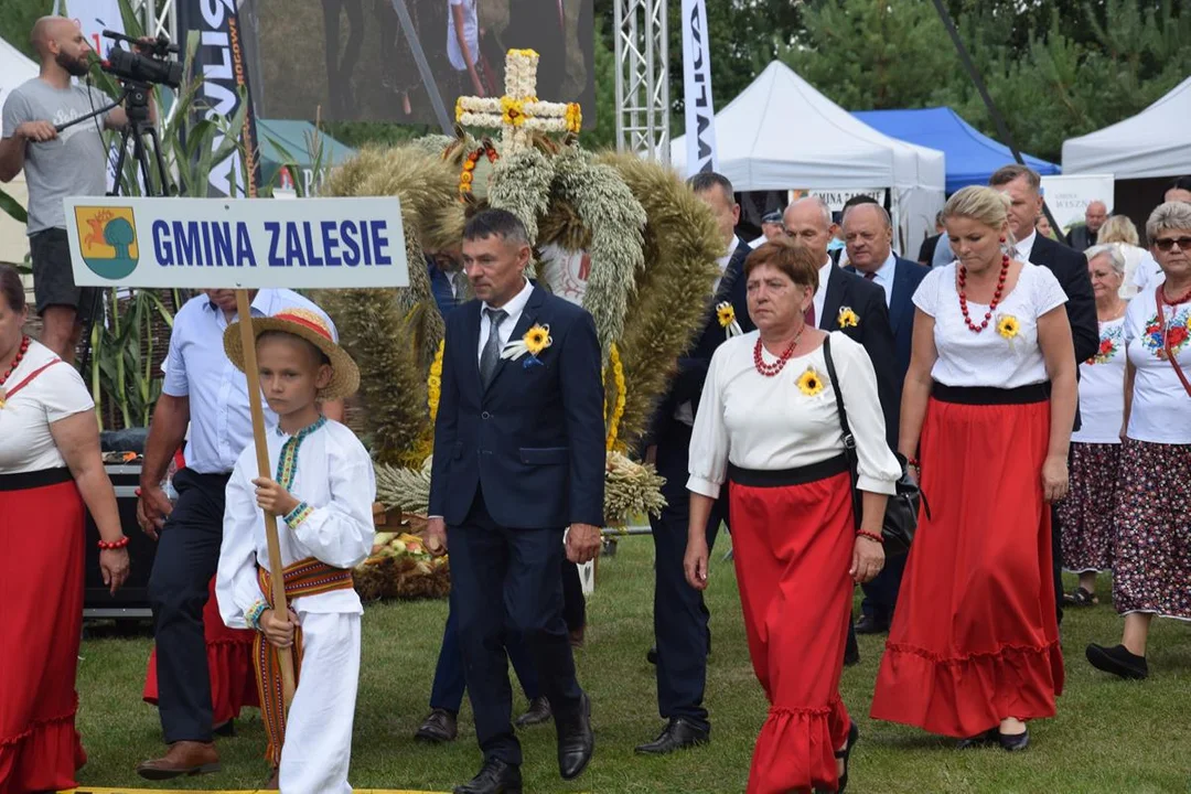 Dożynki Powiatowe w Drelowie 2023. Korowód i prezentacja wieńców