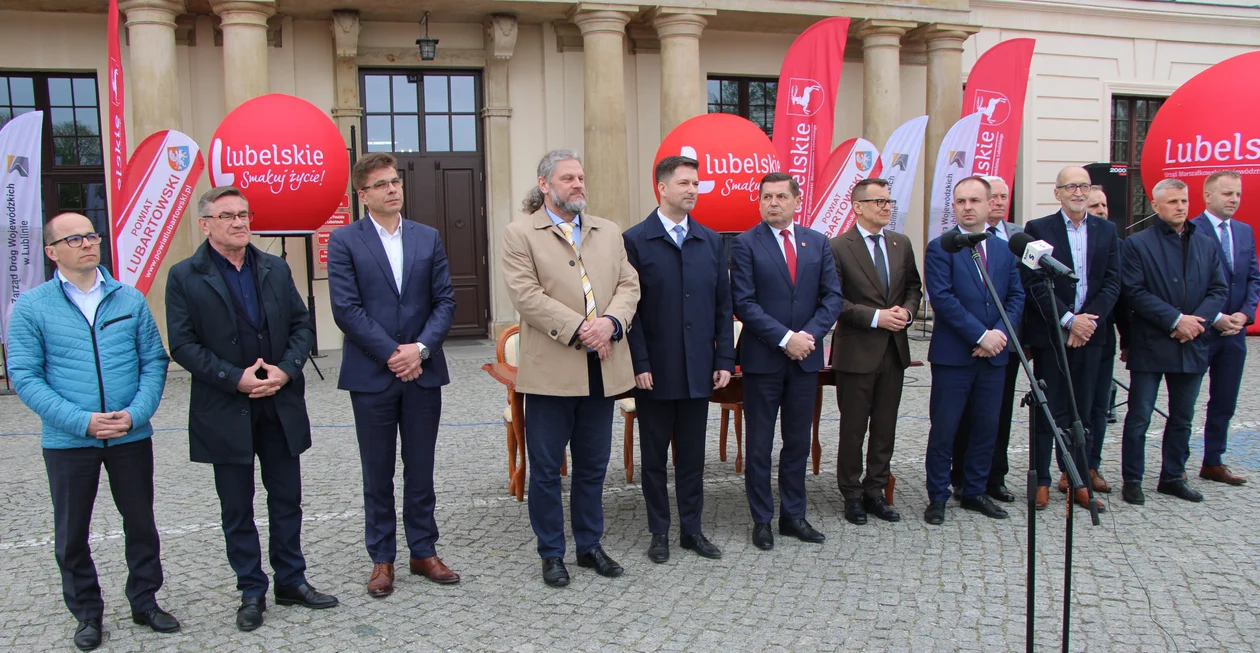 Podpisanie umów na drogi w Lubartowie