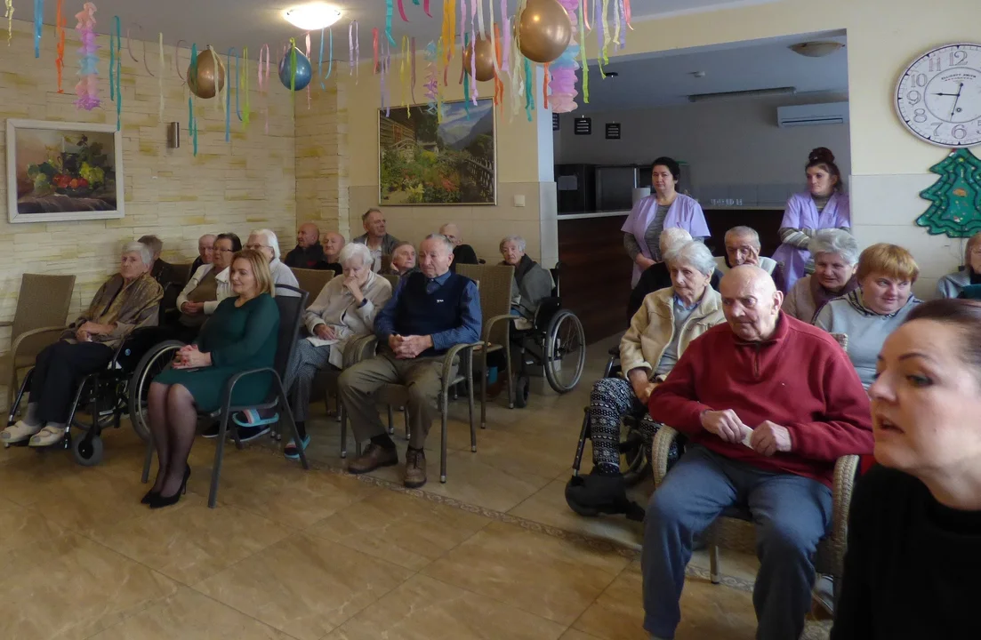 Przedszkolaki z „Baśniowego Dworku” pojechały do Aleksandrii z życzeniami dla seniorów
