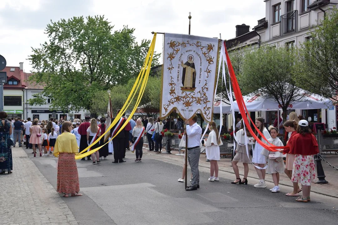 Biała Podlaska: Procesja Bożego Ciała na placu Wolności