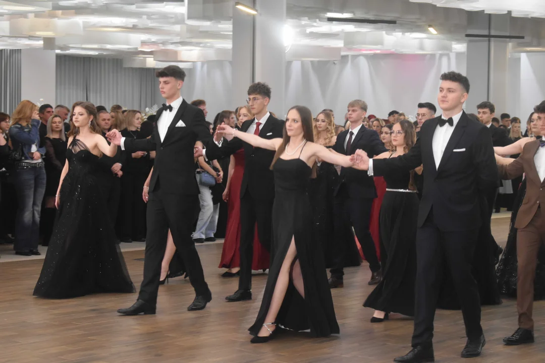 Studniówka VIII Liceum Ogólnokształcącego w Lublinie. Tak maturzyści odliczają do egzaminów [FOTO]