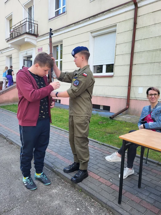 Dzień otwarty w Zespole Szkół w Radoryżu Smolanym (ZDJĘCIA) Goście mogli poćwiczyć strzelanie i musztrę