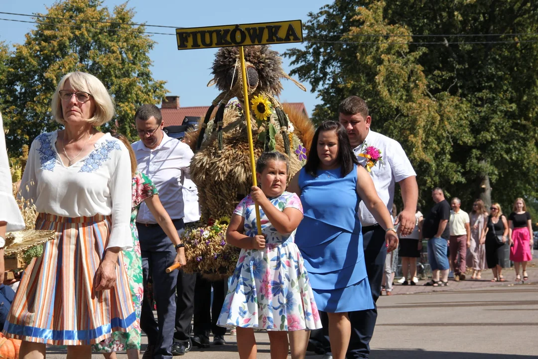 Tłumy na dożynkach w Krzywdzie. Wieńce, turniej sołectw i disco polo