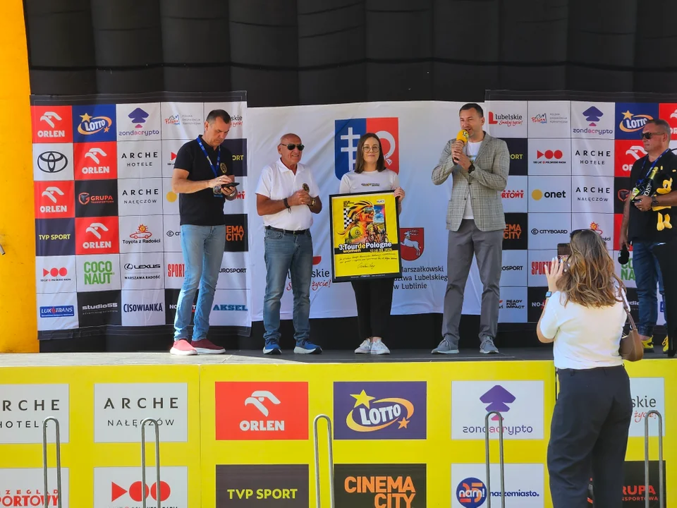 Nałęczów w centrum sportowych wydarzeń – finałowy etap Tour de Pologne Women wyruszył z Parku Zdrojowego