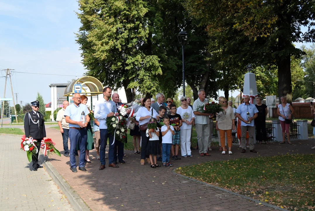 Tak upamiętniono mieszkańców Gołębia, którzy zginęli w pierwszych dniach września 1939 roku. Zobacz zdjęcia - Zdjęcie główne