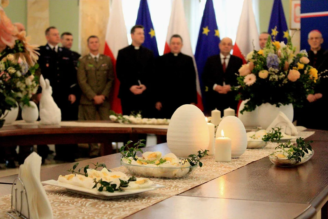 Lubelski Urząd Wojewódzki: spotkanie wielkanocne w sali bez krzyża (ZDJĘCIA) - Zdjęcie główne