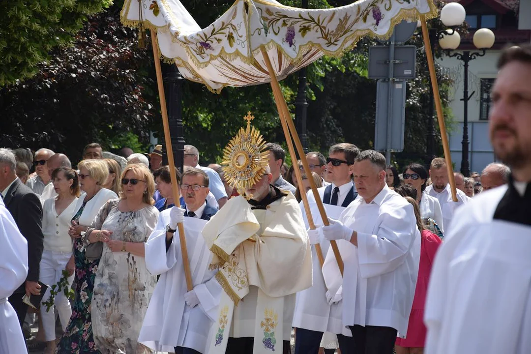 Biała Podlaska: Procesja Bożego Ciała na placu Wolności