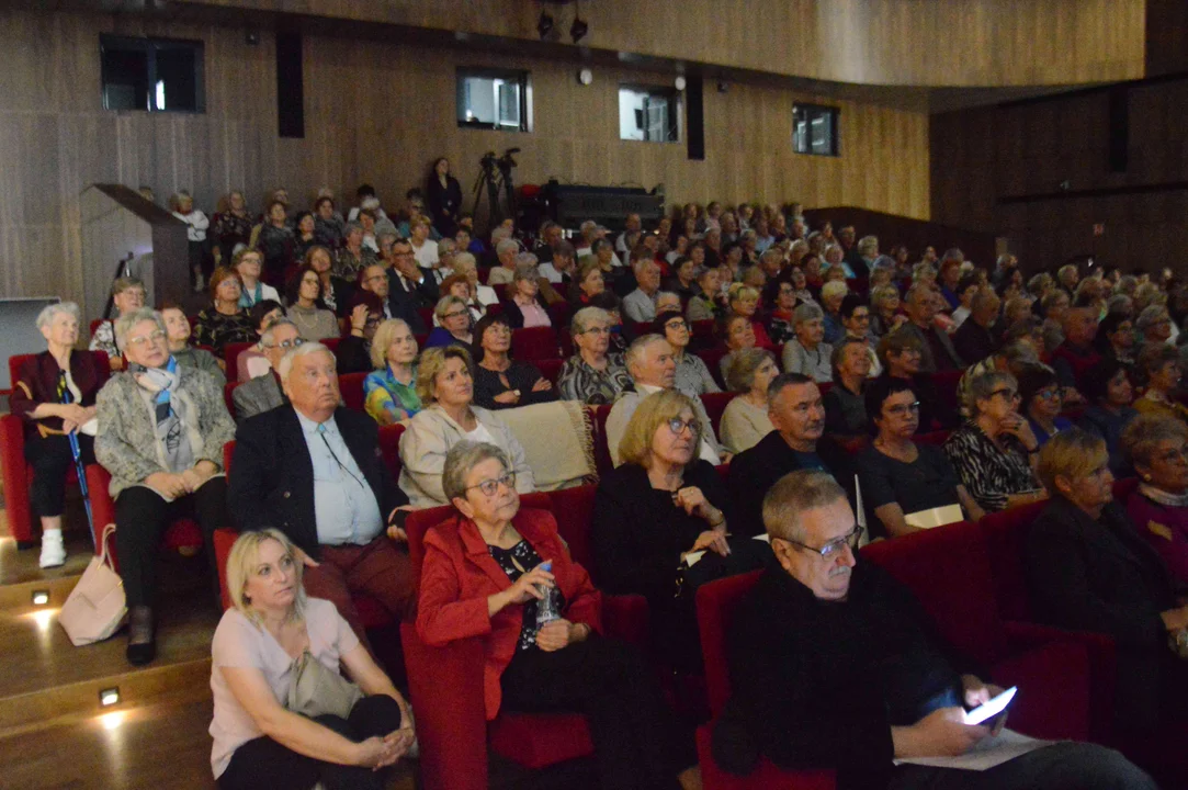 Seniorzy ponownie stali się studentami (zdjęcia) - Zdjęcie główne