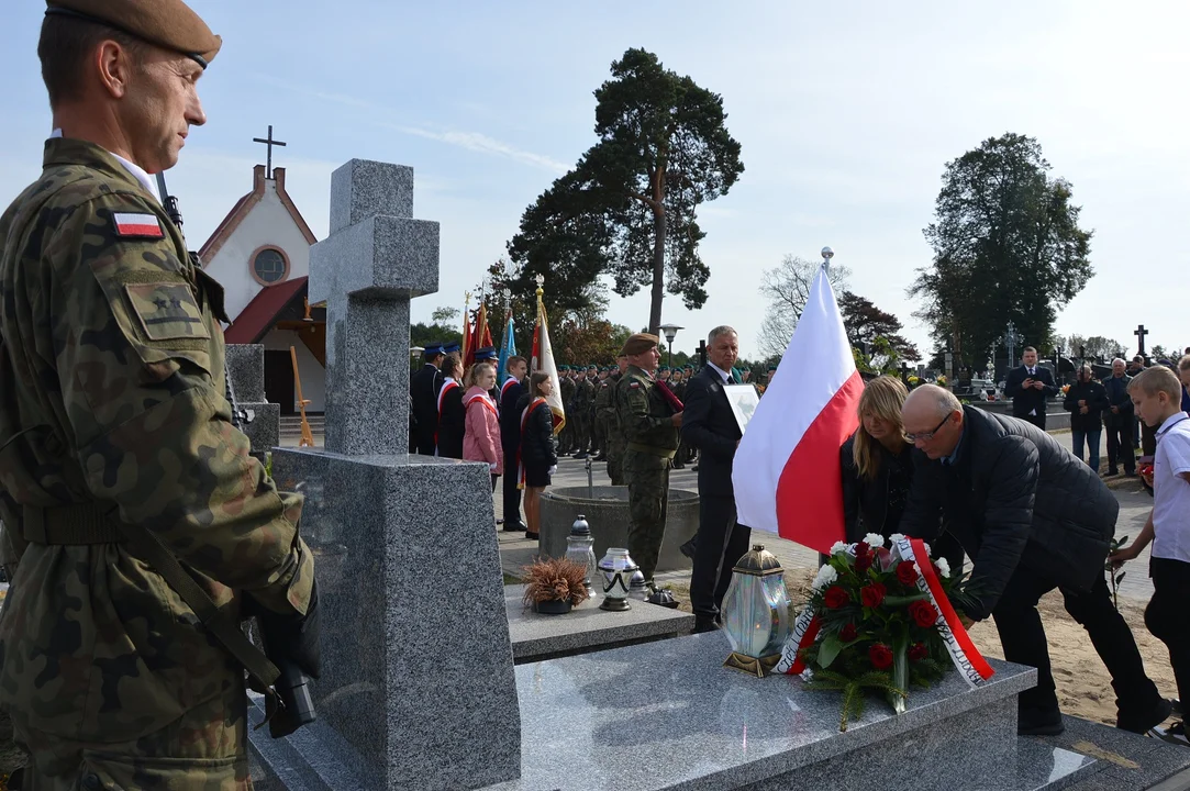 Odsłonięcie nagrobka żołnierza AK Karola Chlebickiego w Chodlu