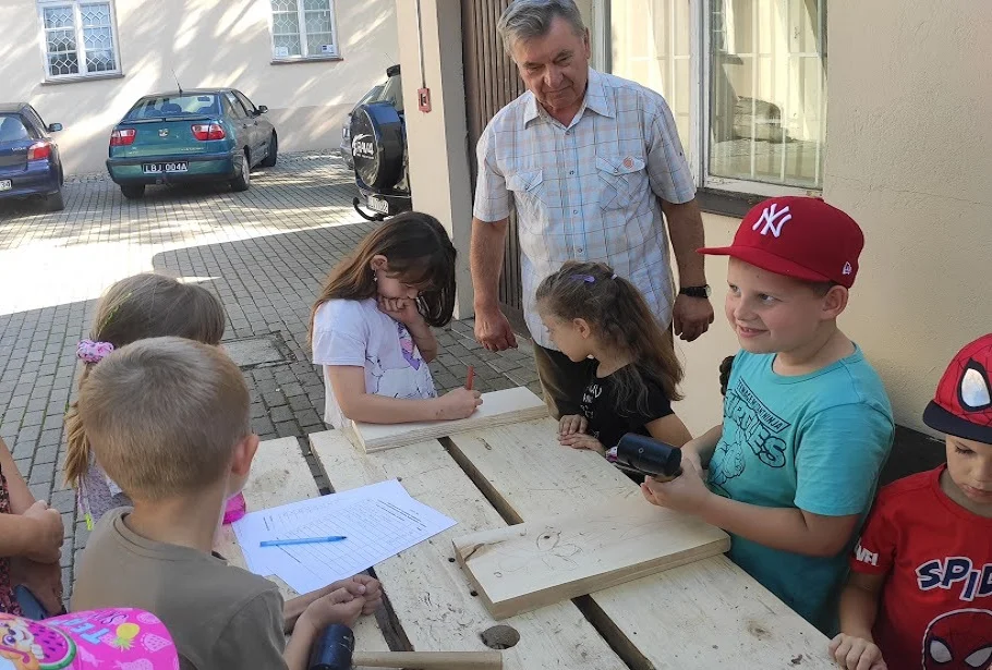 Plener rzeźbiarski w Muzeum Regionalnym w Łukowie