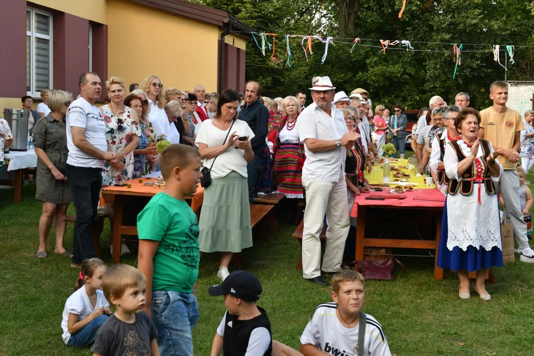 Ludowa zabawa w Gręzówce. Mnóstwo osób bawiło się na "Weselu Ludowym" [ZDJĘCIA] - Zdjęcie główne