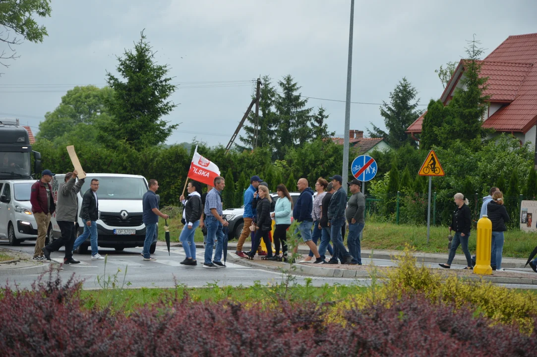 Protest producentów malin w Opolu Lubelskim. Dzień drugi