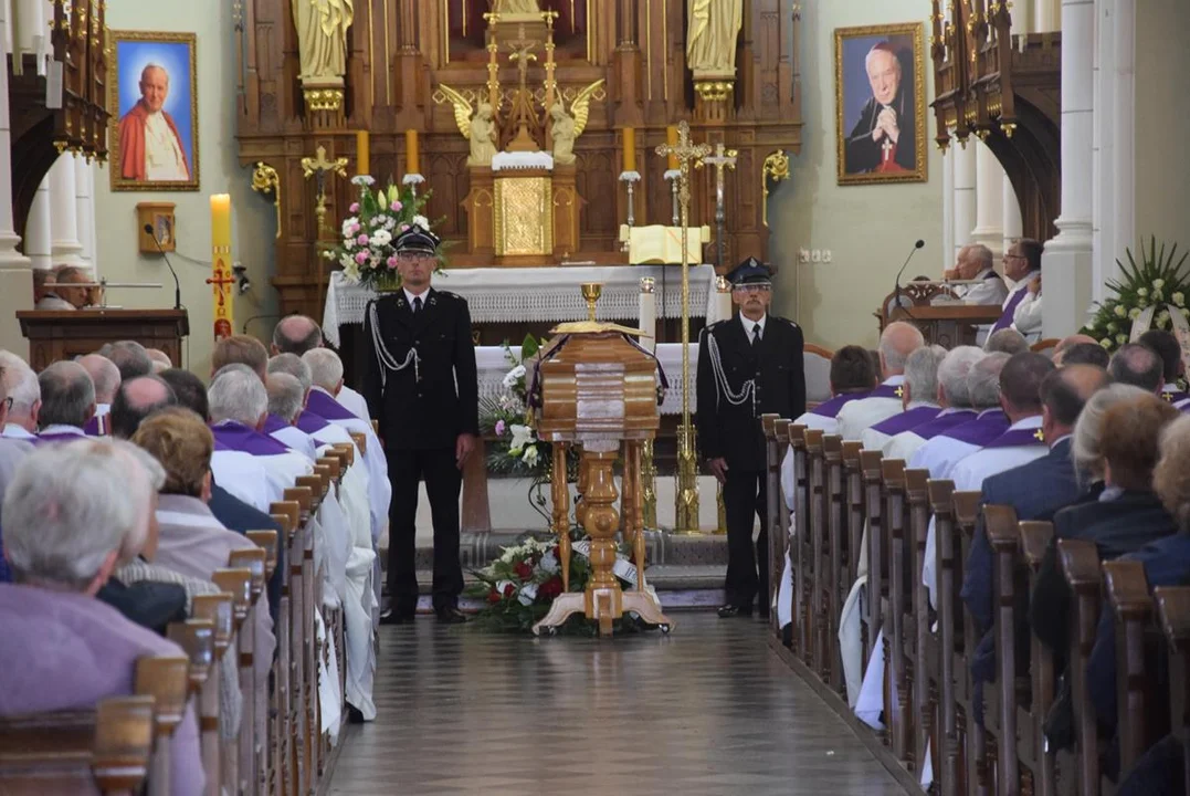 Uroczystości pogrzebowe śp. ks. kanonika Henryka Prządki