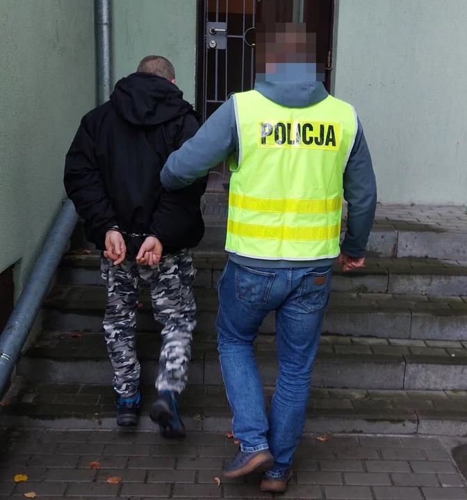 Biała Podlaska: Bili i kopali znajomego. Łupem padł portfel