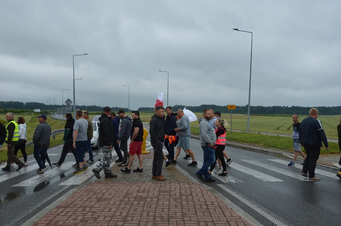 Protest producentów malin w Opolu Lubelskim. Dzień drugi