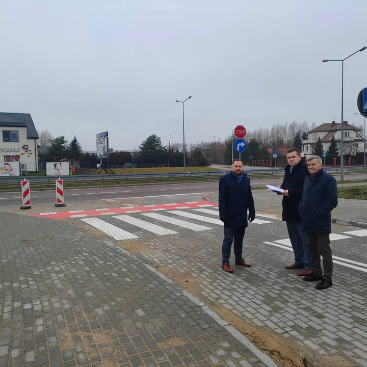 Radni: "Starosta blokuje zjazd z ulicy Struga na obwodnicę." (video) Starosta: "Konieczna jest budowa pasów włączenia i wyłączenia dla tej ulicy" - Zdjęcie główne