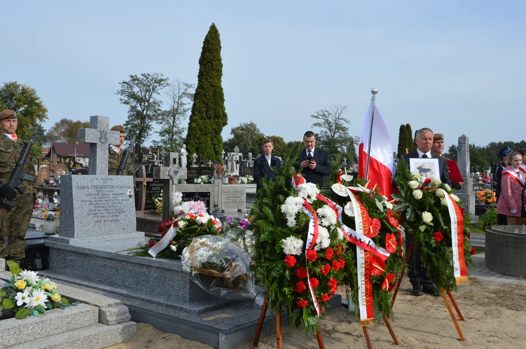 Odsłonięcie nagrobka żołnierza AK Karola Chlebickiego w Chodlu