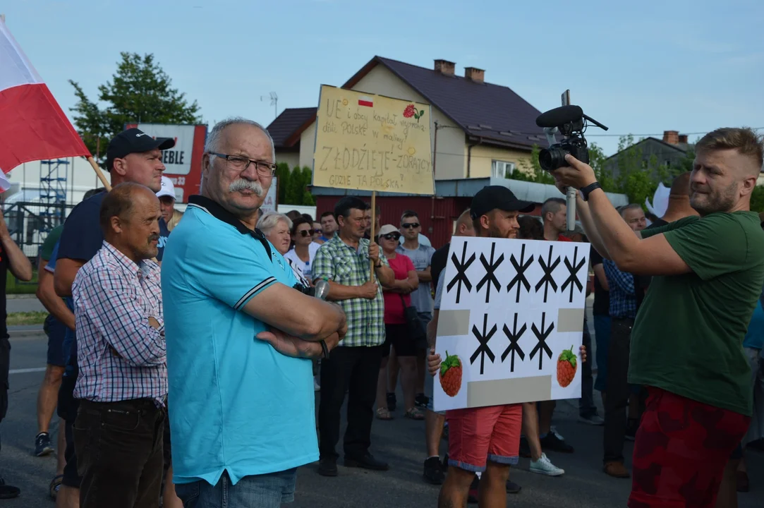 Protest producentów malin w Opolu Lubelskim