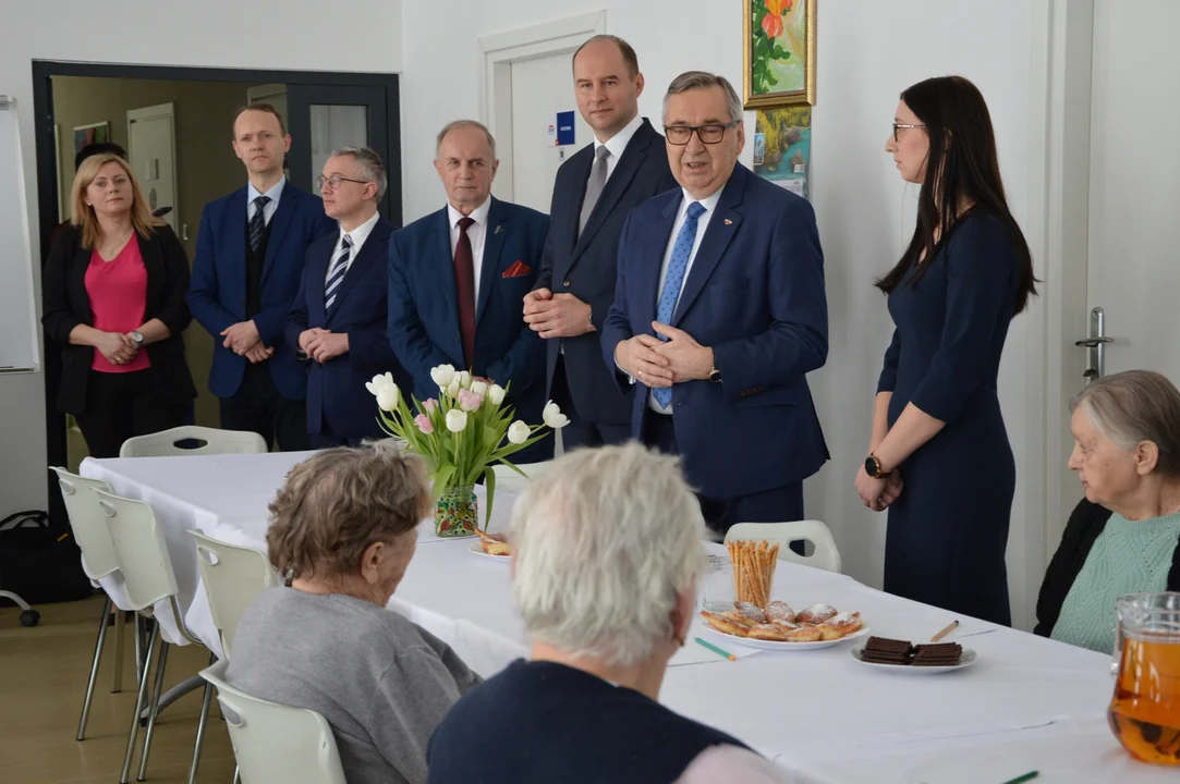 Opole Lubelskie: Wiceminister Szwed odwiedził Dzienny Dom Pomocy Społecznej (ZDJĘCIA) - Zdjęcie główne