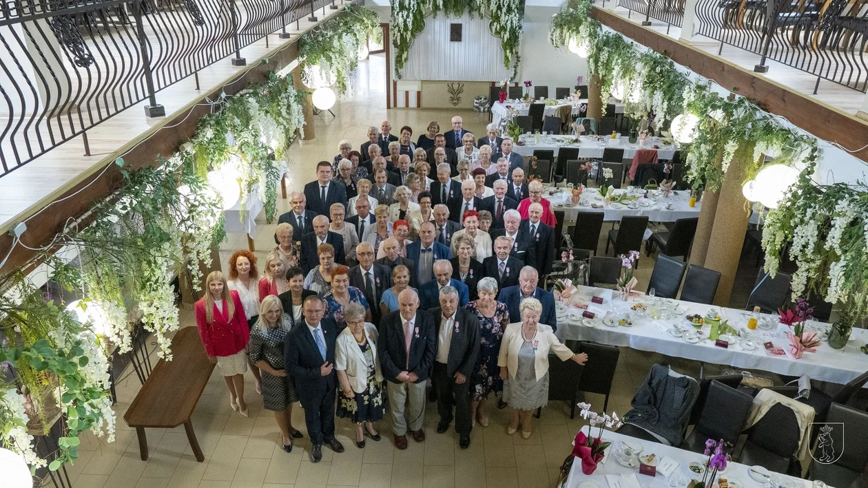 ŁUKÓW 83 pary obchodziły Jubileusz Długoletniego Pożycia Małżeńskiego (ZDJĘCIA) Medale i gratulacje - Zdjęcie główne