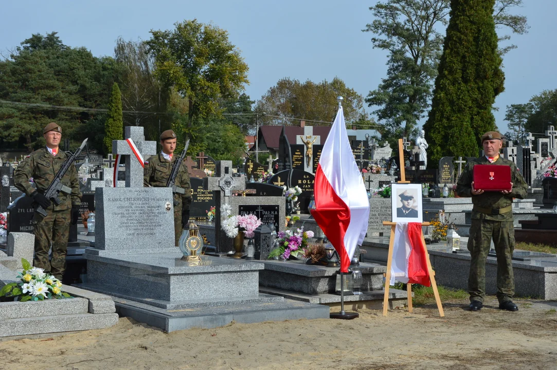 Odsłonięcie nagrobka żołnierza AK Karola Chlebickiego w Chodlu