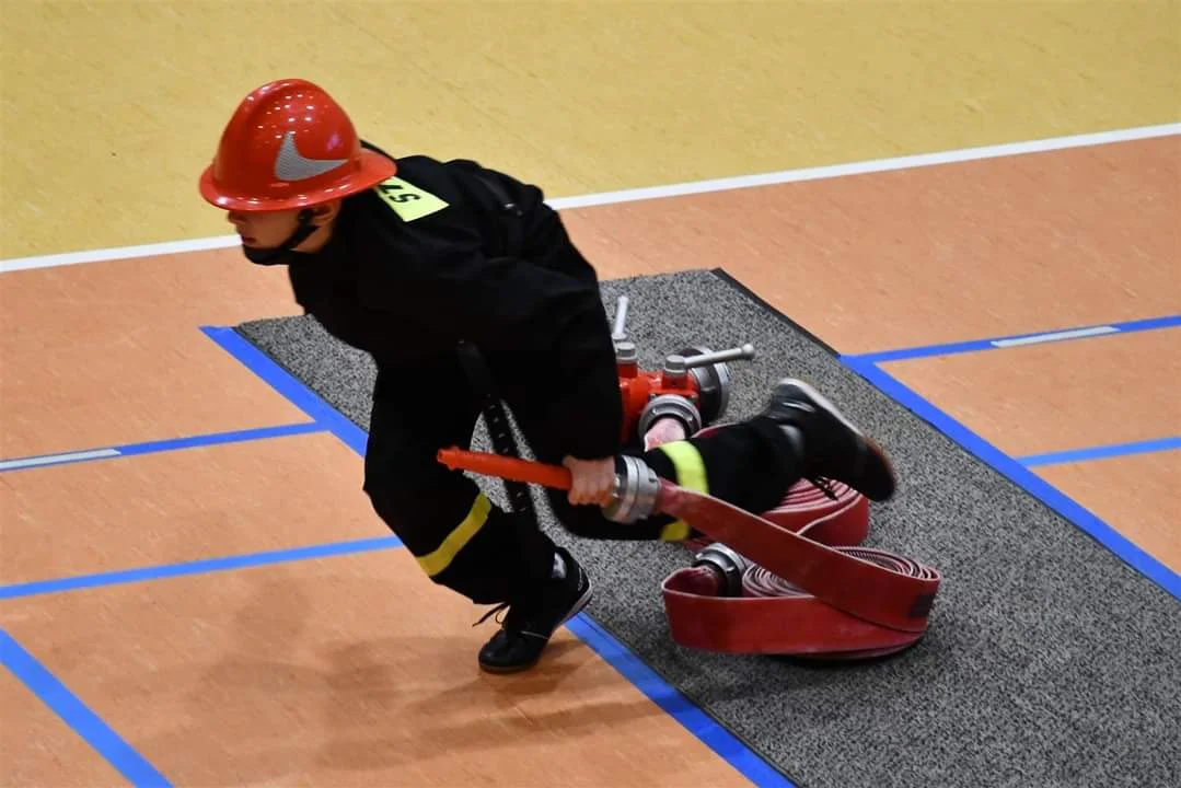 Halowe zawody sportowo-pożarnicze w Żyrzynie