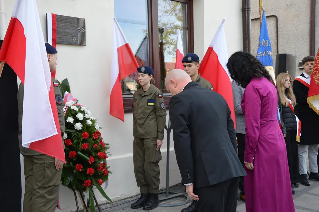 Odsłonięcie tablicy poświęconej zamordowanym Żydom z Opola Lubelskiego