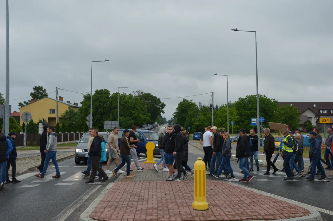 Protest producentów malin w Opolu Lubelskim. Dzień drugi