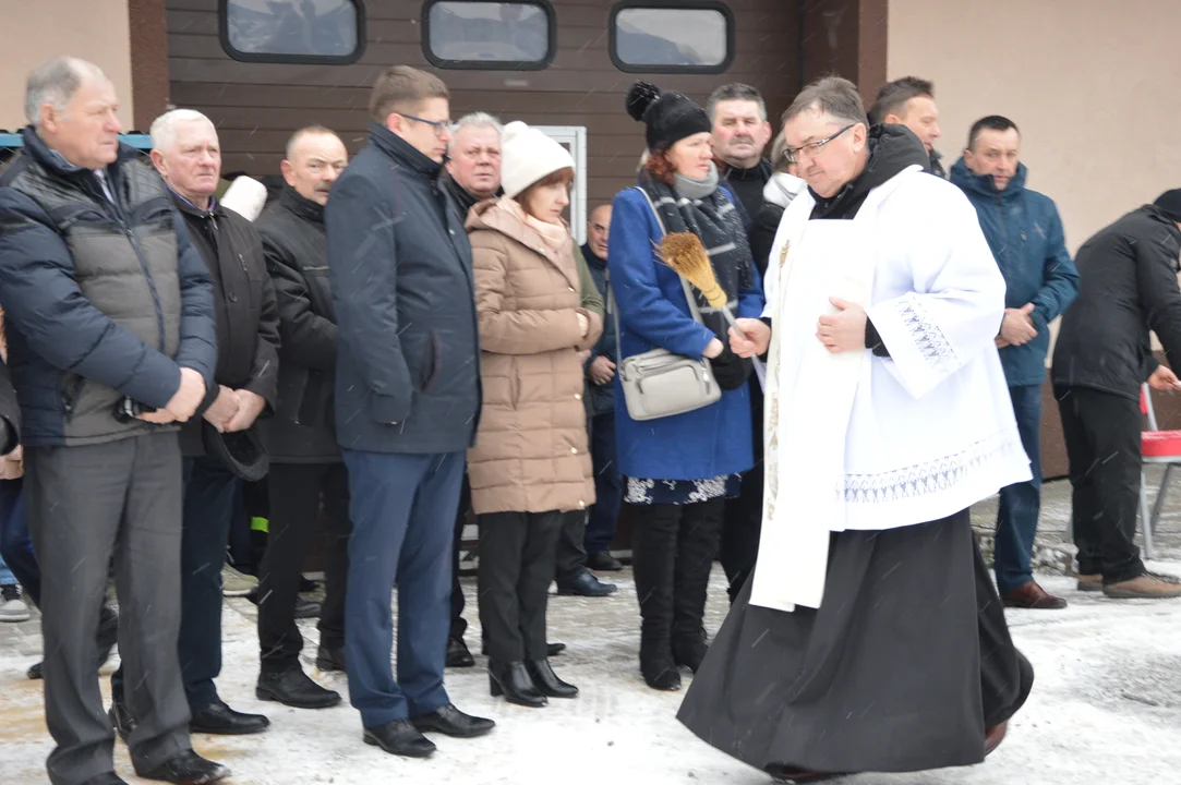 Uroczystość przekazania samochodu strazackiego dla OSP w Chruślinie