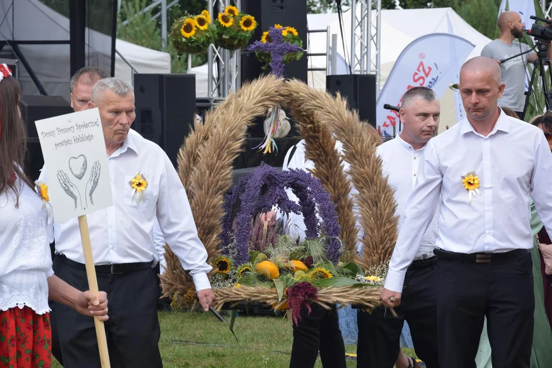 Dożynki Powiatowe w Drelowie 2023. Korowód i prezentacja wieńców