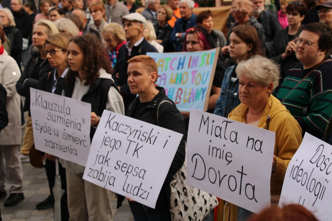 "Ani jednej więcej". Protest w Lublinie po śmierci ciężarnej Doroty