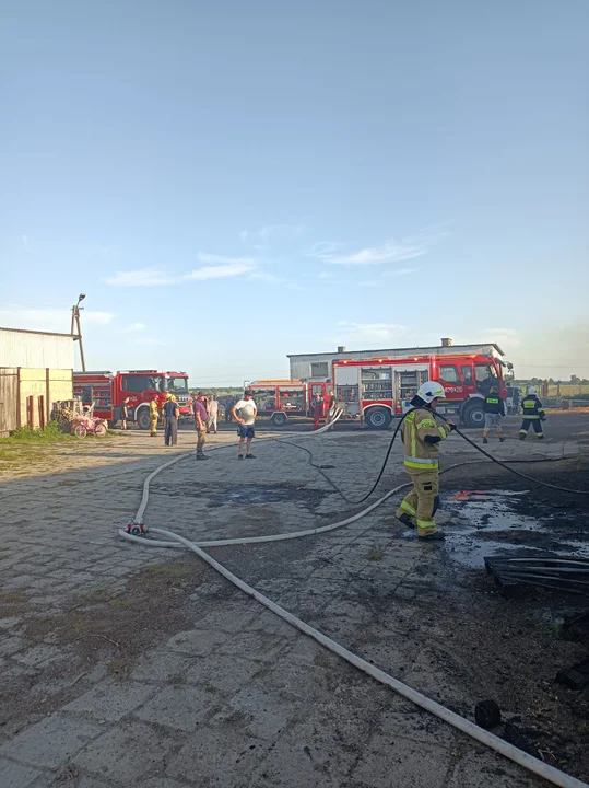 Pracowity dzień strażaków z gminy Łuków. W Sięciaszce Pierwszej palił się tartak