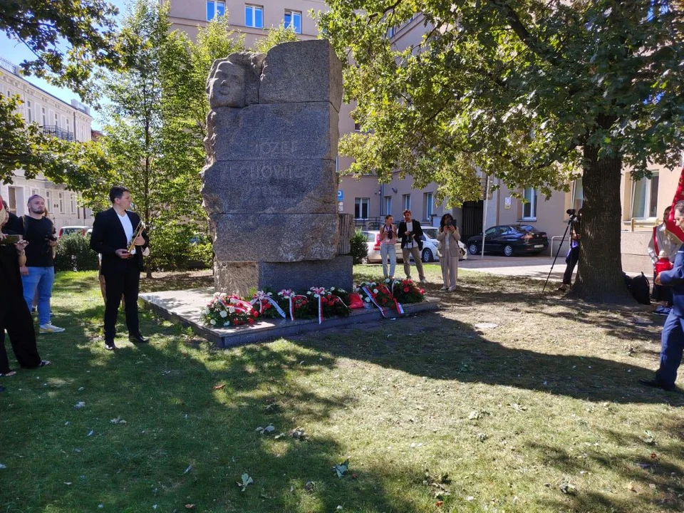 Pod bombami zginęli między innymi prezydent miasta oraz poeta. Rocznica największej wrześniowej tragedii w Lublinie [zdjęcia] - Zdjęcie główne