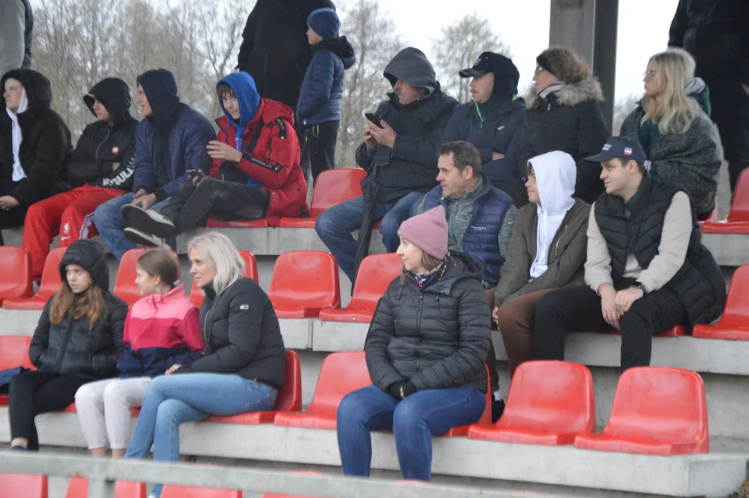 Kibice na meczu UKS Laskovia Baranów-Orły II Kazimierz Dolny (zdjęcia)