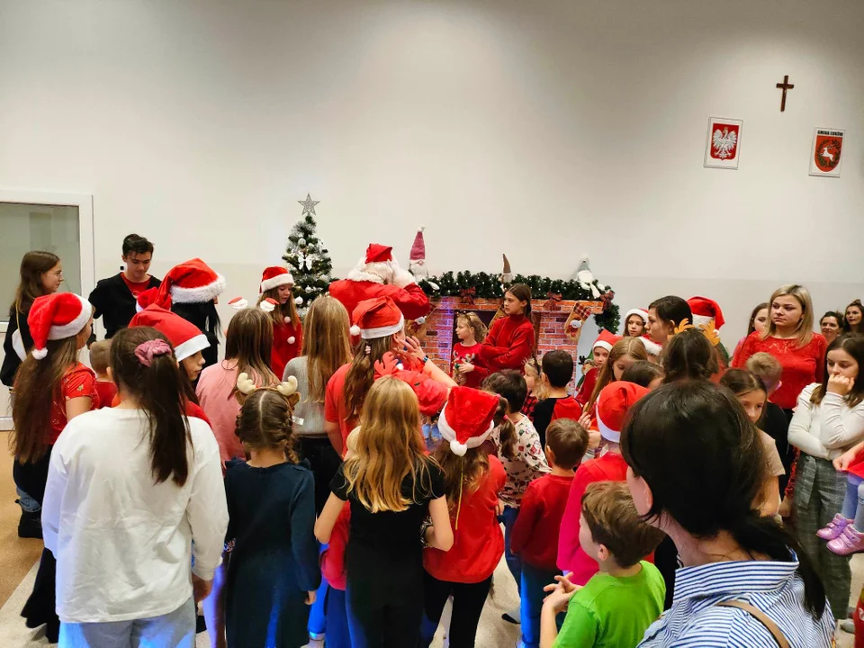 GMINA ŁUKÓW Spotkanie z Mikołajem  dla najmłodszych i trochę starszych. Na zaproszenie GOK-u