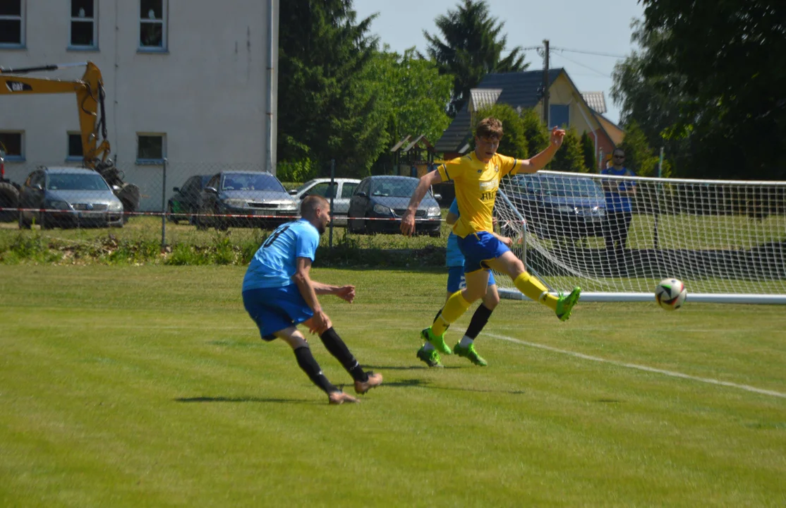 SKS Leokadiów - Amator Rososz-Leopoldów