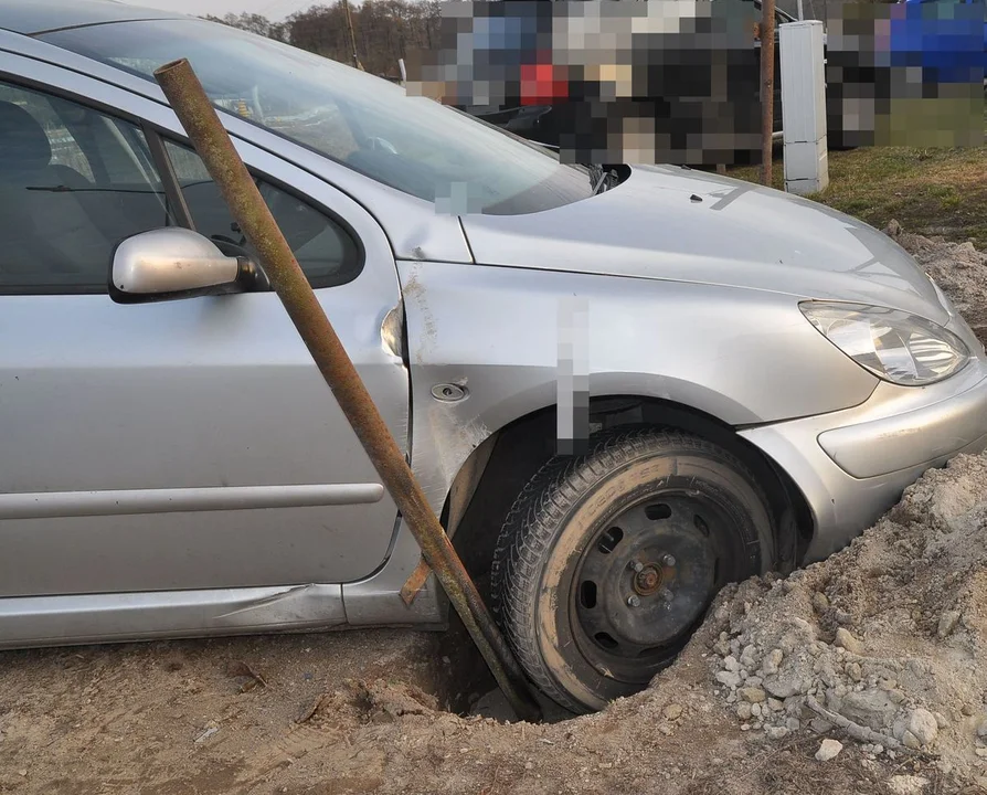 Cudzym autem spowodował kolizję. Był nietrzeźwy, jego pasażerka też - Zdjęcie główne