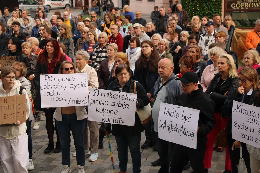 "Ani jednej więcej". Protest w Lublinie po śmierci ciężarnej Doroty