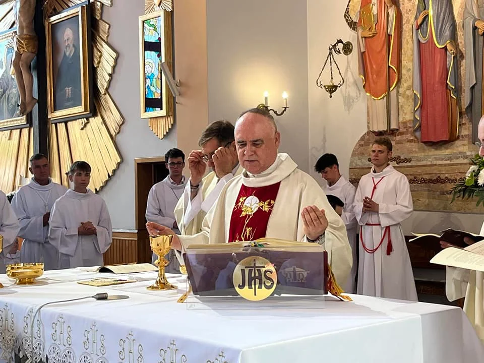 Procesja Bożego Ciała w parafii Matki Kościoła w Łukowie