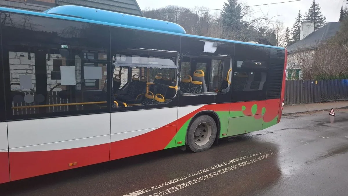 Powiat puławski: Nietypowa kolizja. Zderzyły się ciągnik i autobus