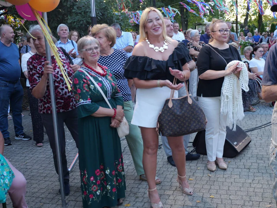 Nocne wesele na skwerze: Wiejskie rytmy zakończyły lato cz. 1 (zdjęcia, video) - Zdjęcie główne