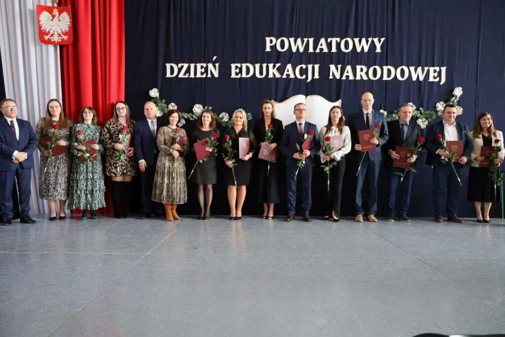 Powiatowy Dzień Edukacji w Zespole Szkół w Stoczku Łukowskim. Nauczyciele nagrodzeni - Zdjęcie główne