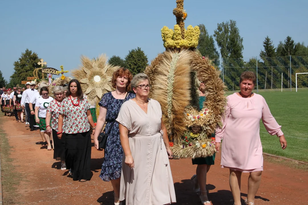 Tłumy na dożynkach w Krzywdzie. Wieńce, turniej sołectw i disco polo