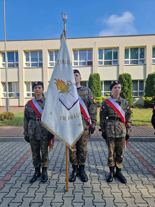 Kadeci awansowali. Awanse klas mundurowych w LO im. J. Lelewela w Żelechowie