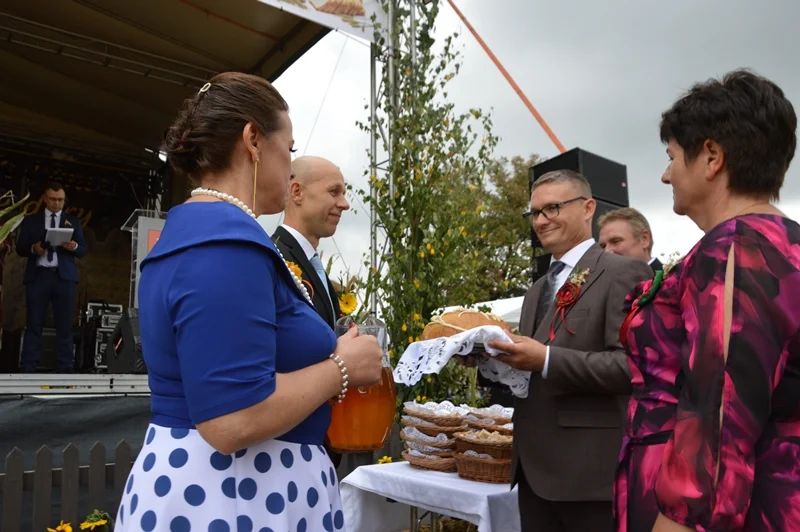 Trwają dożynki w gminie Radzyń. Zapraszamy do fotogalerii - Zdjęcie główne