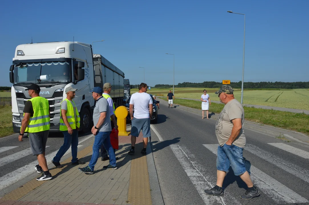 Poniedziałkowa akcja protestacyjna producentów malin w Opolu Lubelskim