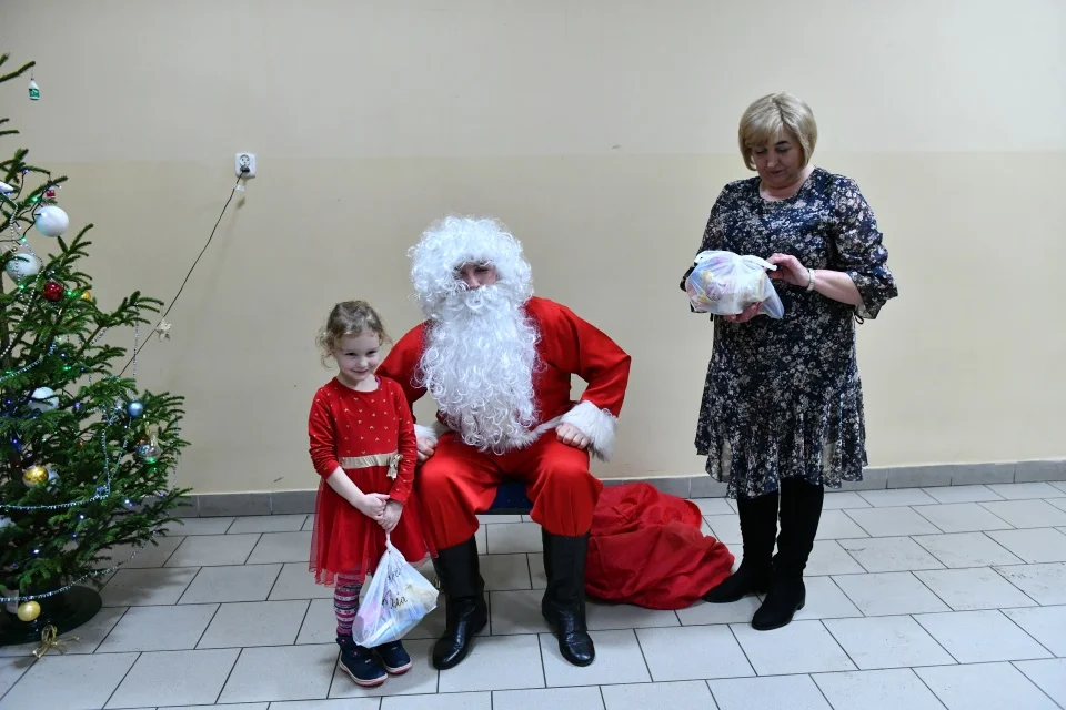 Zabawa choinkowa w Jeziorach (zdjęcia).