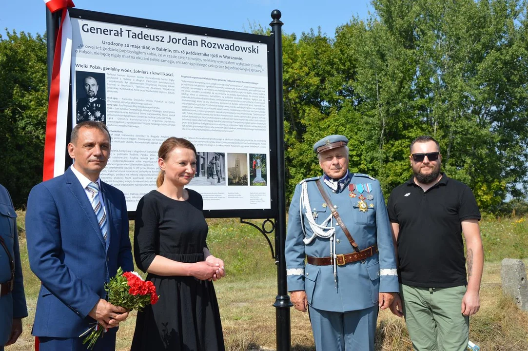 Uroczystość odsłonięcia ronda im. generała Tadeusza Rozwadowskiego w Chodlu