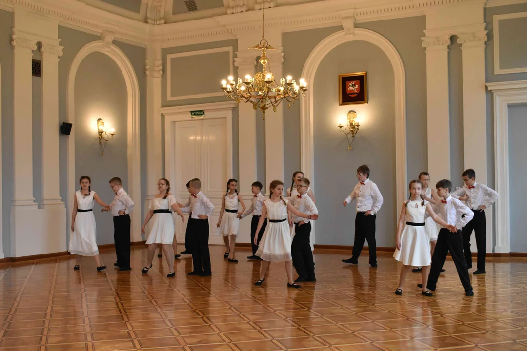 SP w Końskowoli waczy w konkursie "Piątka z narodowych"