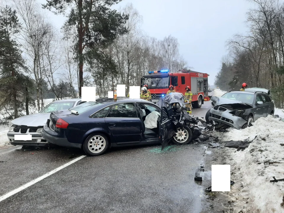 Powiat parczewski: Trzy samochody zderzyły się niedaleko Sosnowicy. Interweniowali m.in. strażacy - Zdjęcie główne